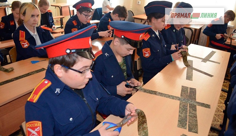 ДЕТИ И ВЗРОСЛЫЕ ПОМОГАЮТ ФРОНТУ