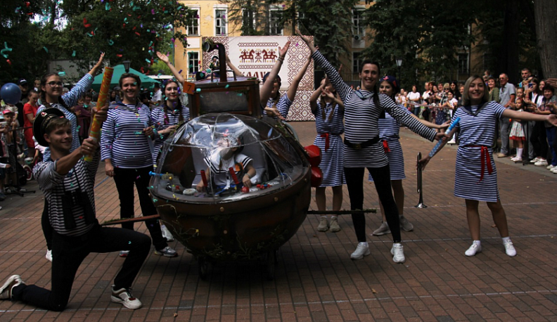 В Калуге прошел парад детских колясок и велосипедов