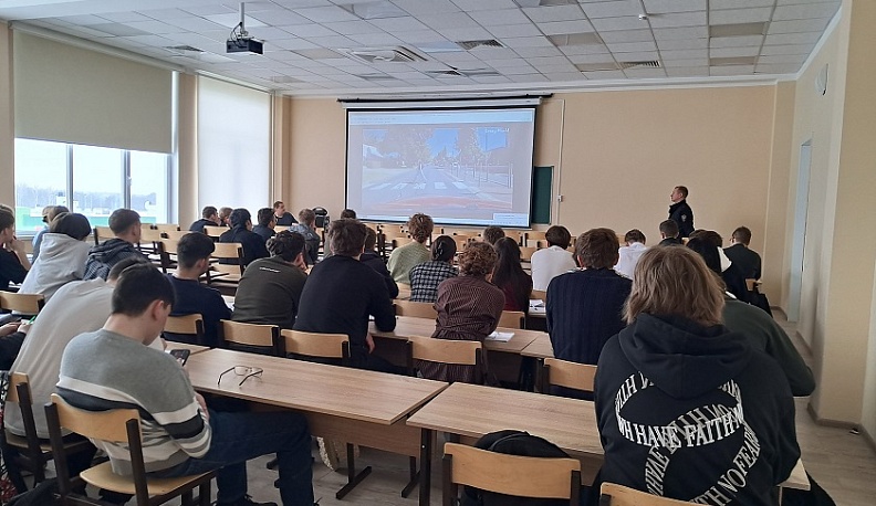 Студентам калужской Бауманки рассказали о безопасности на дорогах зимой