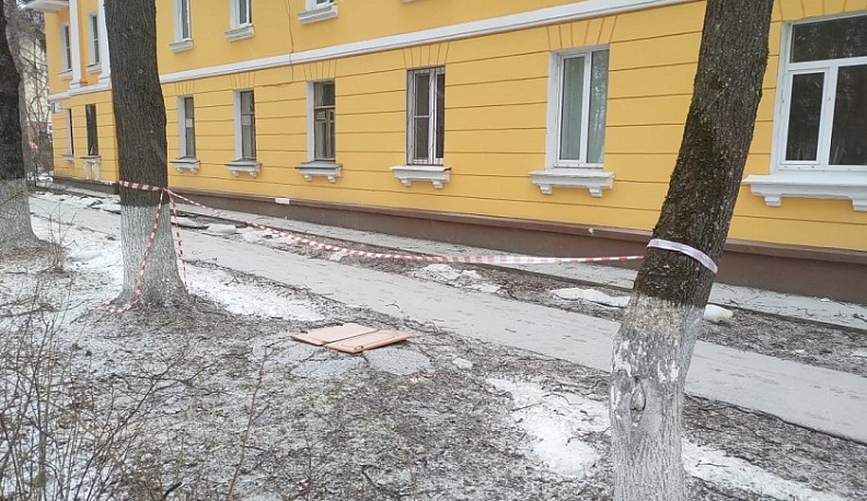 В Обнинске закрыли люк крышкой после обращения жительницы в соцсетях