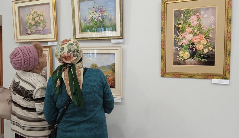 Калужан знакомят с искусством вышивания лентами