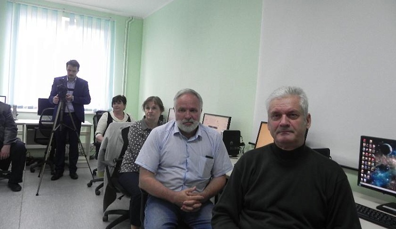 Неудобно перед детишками