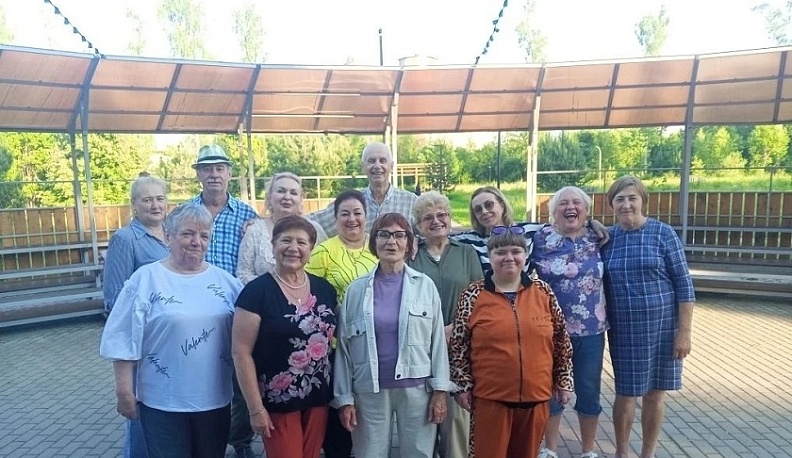 В Тарусе участники проекта «Территория тепла» открыли летний сезон танцевальным вечером
