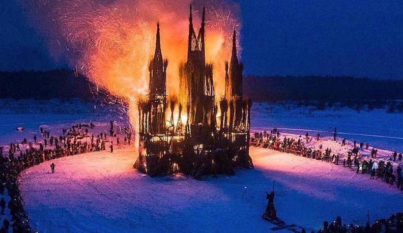 Полисский зажигает: вслед за костелом пришла очередь Бастилии