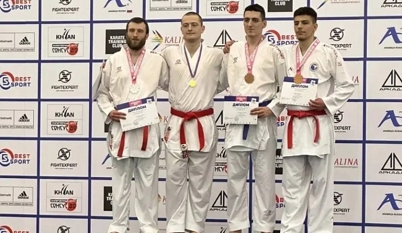 Областные каратисты взяли пять медалей на соревнованиях в Петербурге