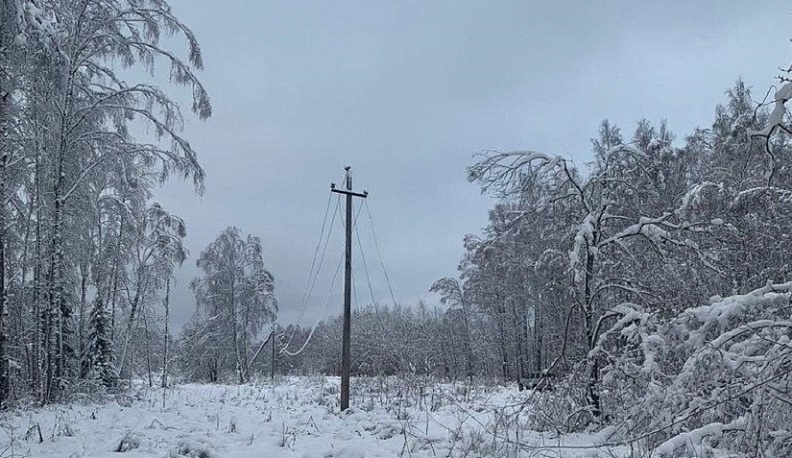 В Спас-Деменском районе продолжается восстановление электросетей после непогоды