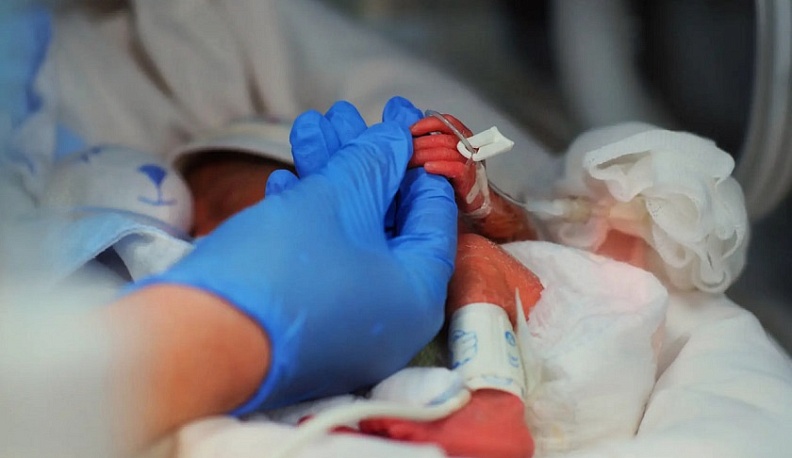 Врачи перинатального центра каждый год спасают более 300 недоношенных детей