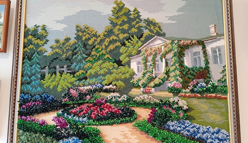 В Калуге открылась выставка «Краски лета»