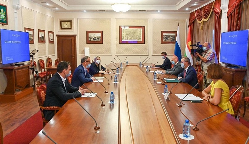 Владислав Шапша встретился с представителями «ПСМА Рус»