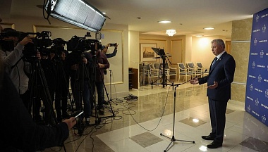 Анатолий Артамонов поздравил калужских журналистов с профессиональным праздником