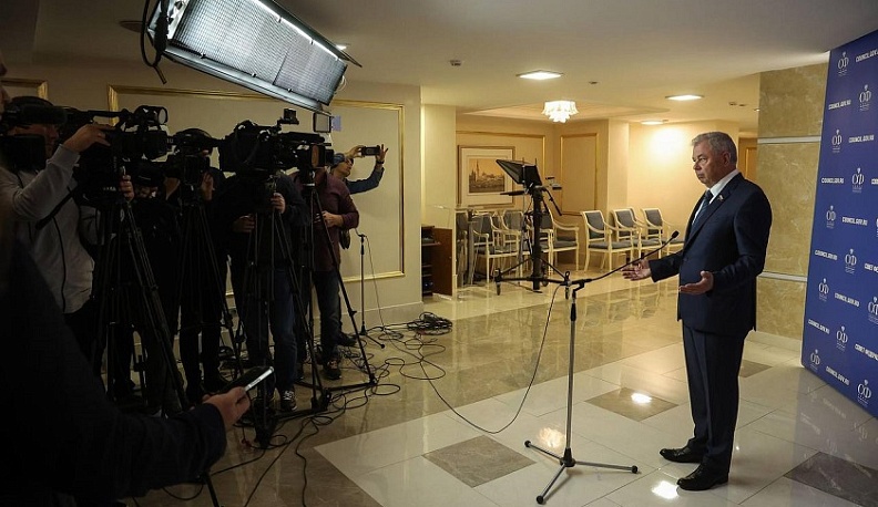 Анатолий Артамонов поздравил калужских журналистов с профессиональным праздником