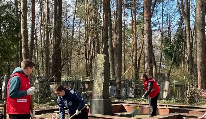 В Обнинске навели порядок возле памятных мест