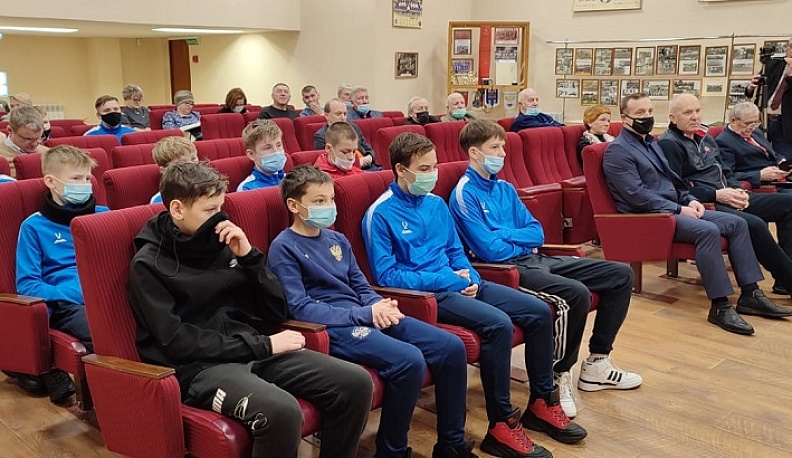 В Людинове проходит историческая выставка, посвященная футболу