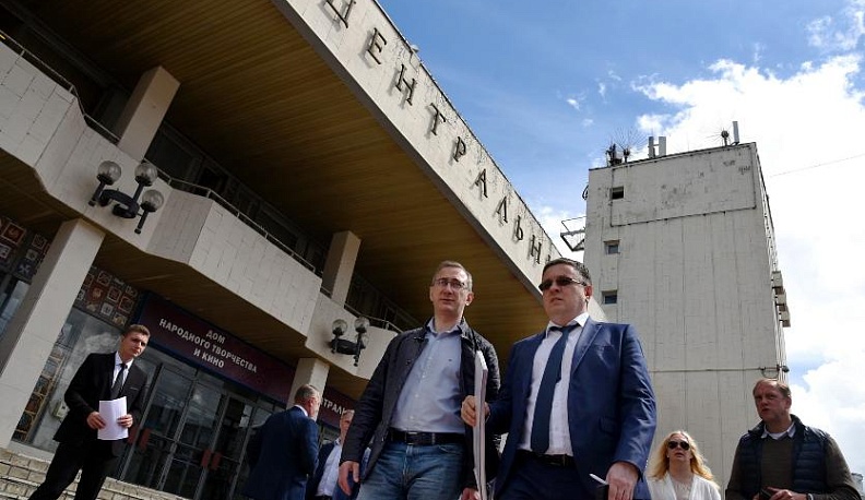 Владислав Шапша провел рабочее совещание по реконструкции Дома народного творчества и кино «Центральный»