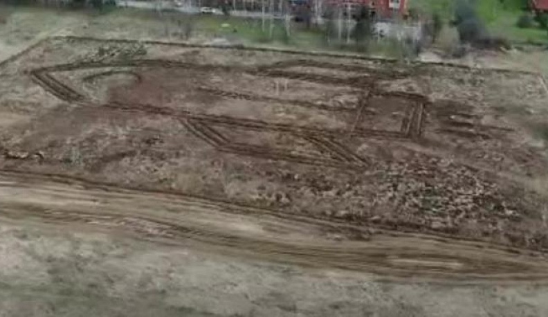 100 волонтеров высадили Космический лес в Калужской области