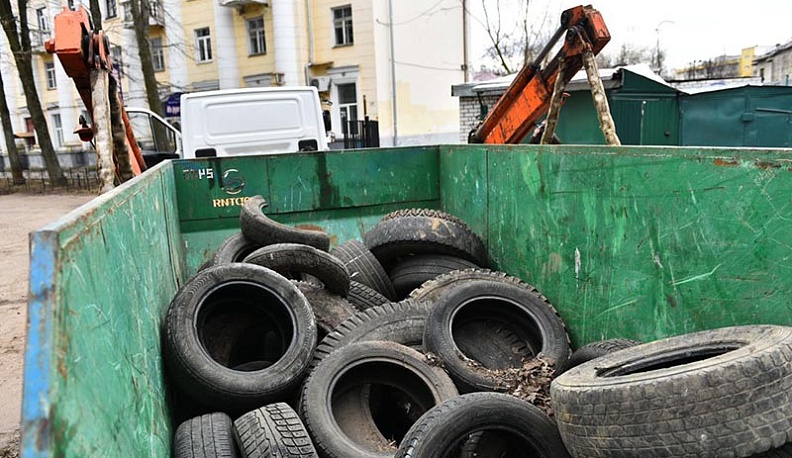 В Малоярославце фотоловушки будут ловить тех, кто выбрасывает старые покрышки и гнилые яблоки 