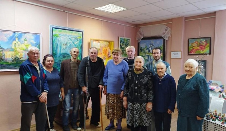 Жители Еленского дома-интерната для престарелых и инвалидов увидели новую экспозицию Хвастовичской картинной галереи