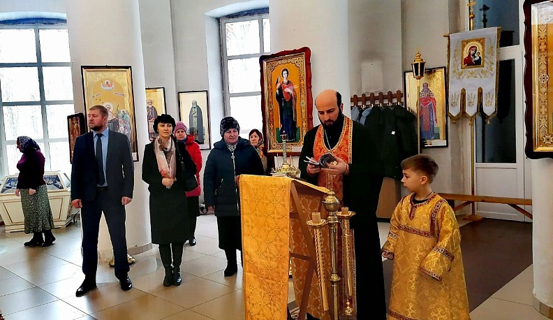 В Думиничском районе накануне Дня матери провели общую молитву за Россию, её народ и воинов