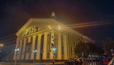 Ресторан быстрого питания уберут с Театральной площади в Калуге весной этого года