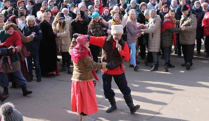 В Тарусе учились танцевать кадриль под руководством Гедиминаса Таранды