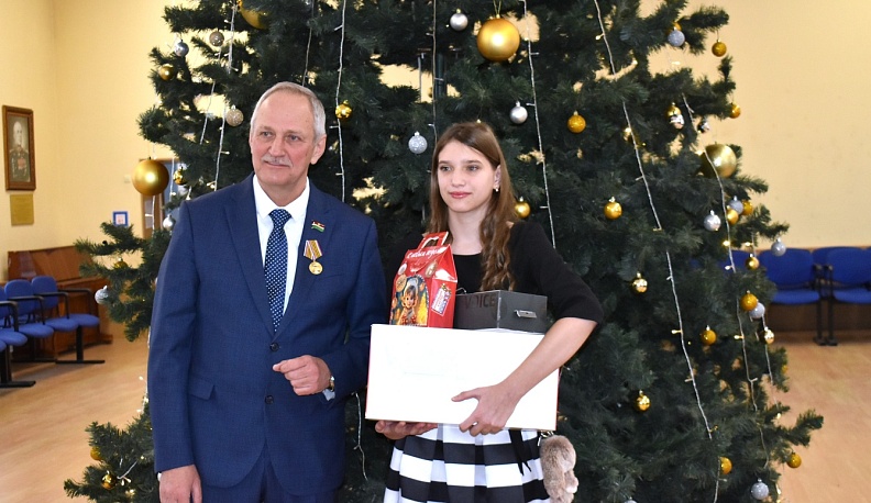 Депутат Законодательного Собрания исполнил желание ребёнка из Кирова