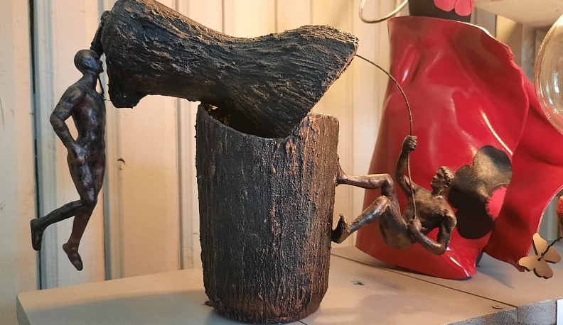 В Тарусе показывают шедевры из бутылок