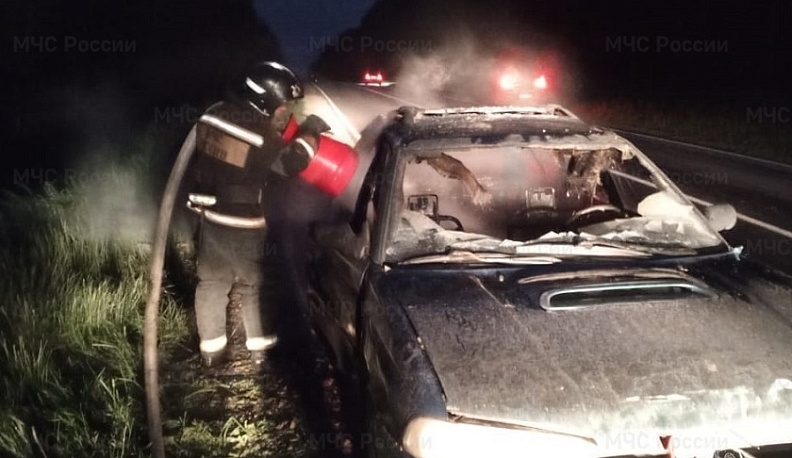 На трассе в Калужской области сгорела иномарка