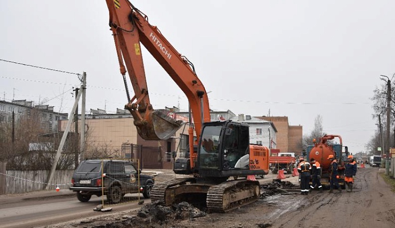 На улице Советской водоканал меняет старые водопроводные трубы