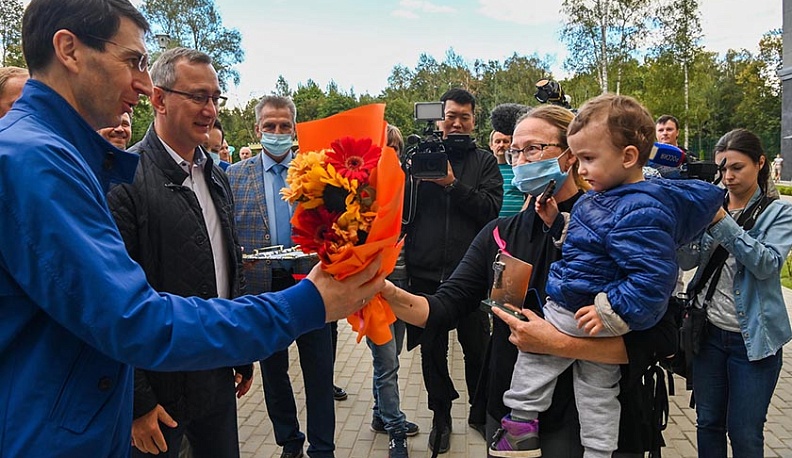В Обнинске полпред президента вручил ключи от квартир 