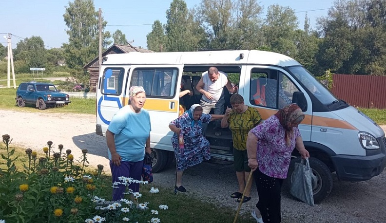 В Калужской области пенсионеров из сельской местности бесплатно доставляют к месту диспансеризации