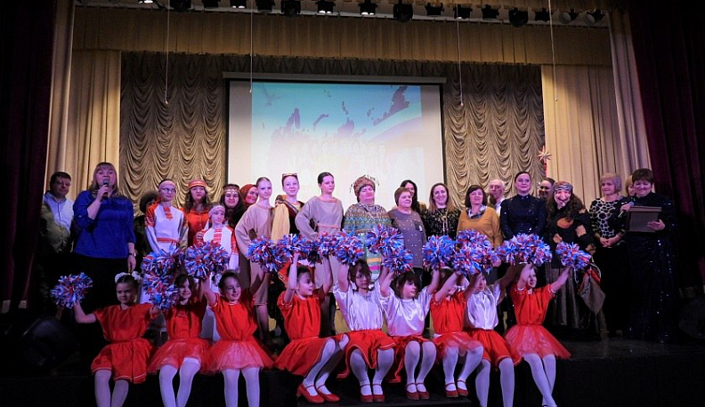 В Износках на фестивале национальных культур представили восемь народностей России