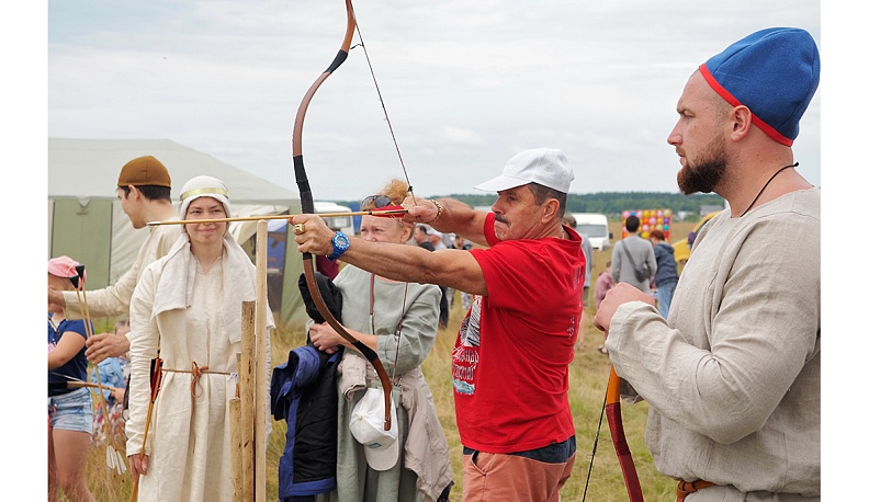 Шатры на берегу угры