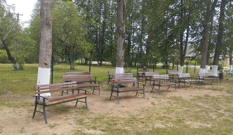 В Хвощах Износковского района по инициативе местных жителей благоустроили зону отдыха