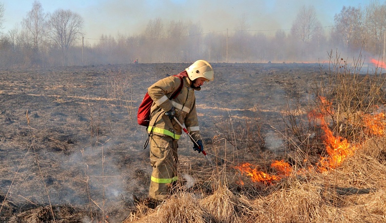 В Людиновском районе около 30 раз тушили возгорания на полях