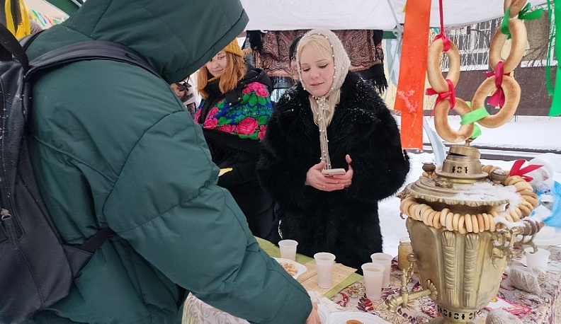 Студенты КГУ отметили Масленицу