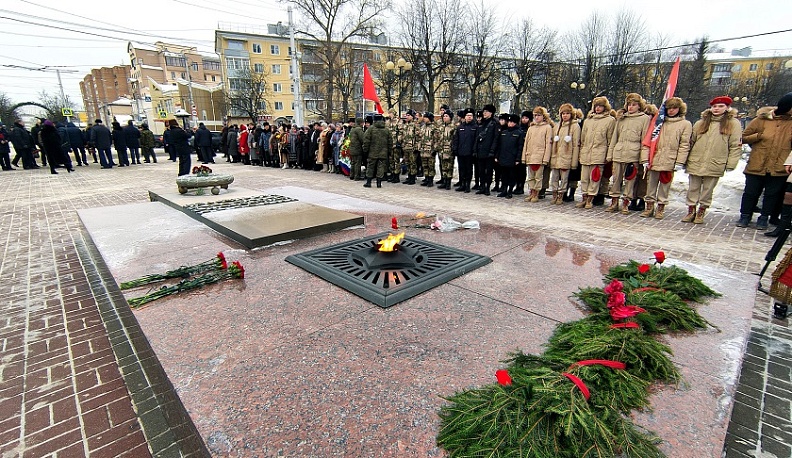 Владислав Шапша возложил цветы к Могиле Неизвестного солдата