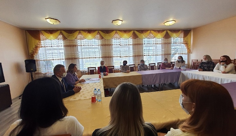 Ольга Коробова встретилась с приемными семьями Калужской области