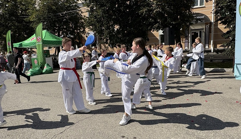 На Театральной площади Калуги стартовал семейный фестиваль