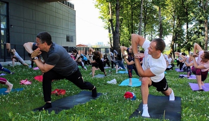 Городской голова Калуги освоил йогу
