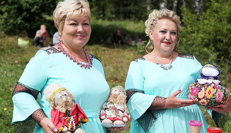 В деревне Погост Людиновского района традиционно отметили Яблочный Спас