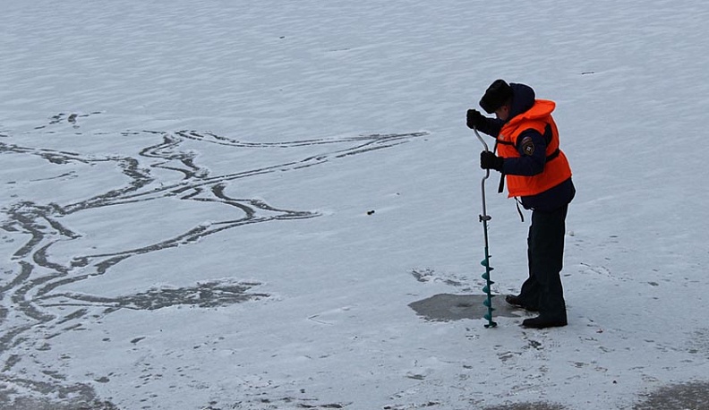 В Калуге толщина льда на Яченском водохранилище достигла 36 см