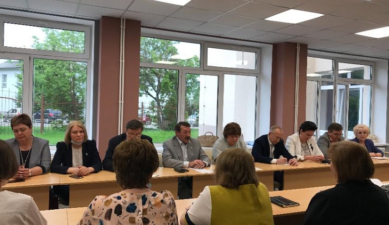 В Обнинске депутат Геннадий Скляр принял участие в работе круглого стола, посвященного воспитательной работе в образовании