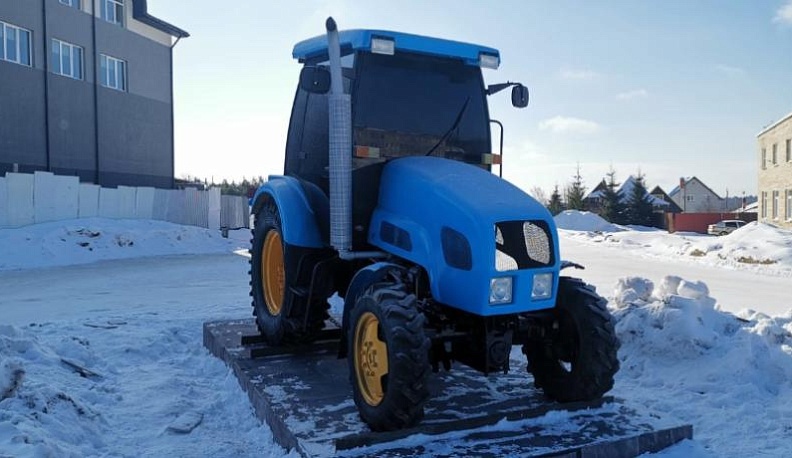 В Калужской области появился памятник трактору