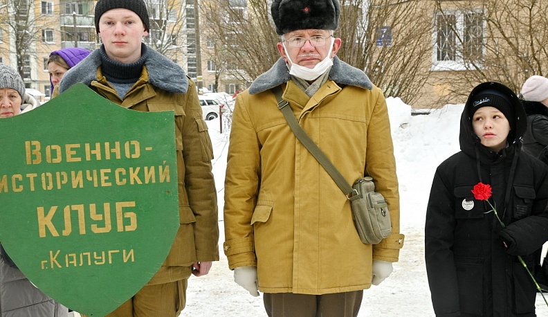 Владислав Шапша возложил цветы к памятнику воинам-интернационалистам