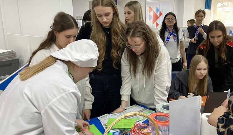 Школьники Калужской области пробуют себя в востребованных профессиях АПК