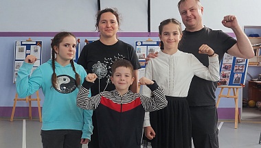 «Вдох глубокий, руки шире»