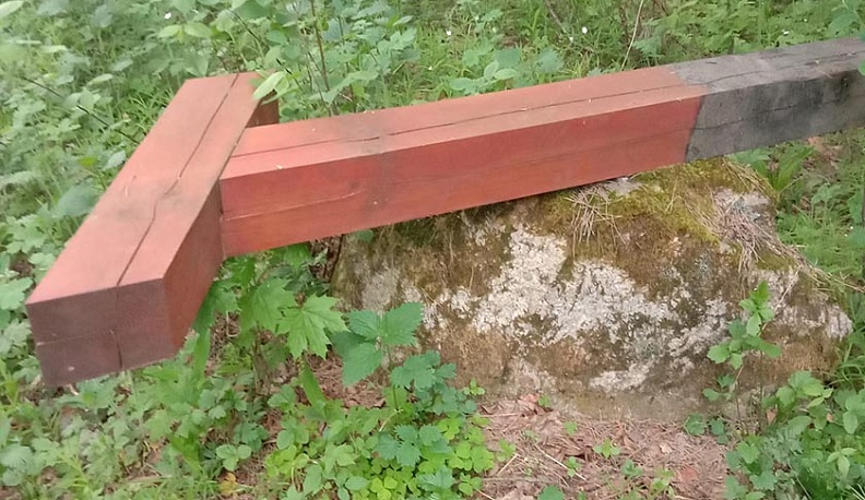 Вандалы уничтожили поклонный крест на бывшем старообрядческом могильнике в бору