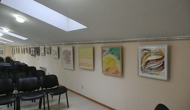 В Людинове открылась выставка «Другой мир» художника Андрея Лукьянова 