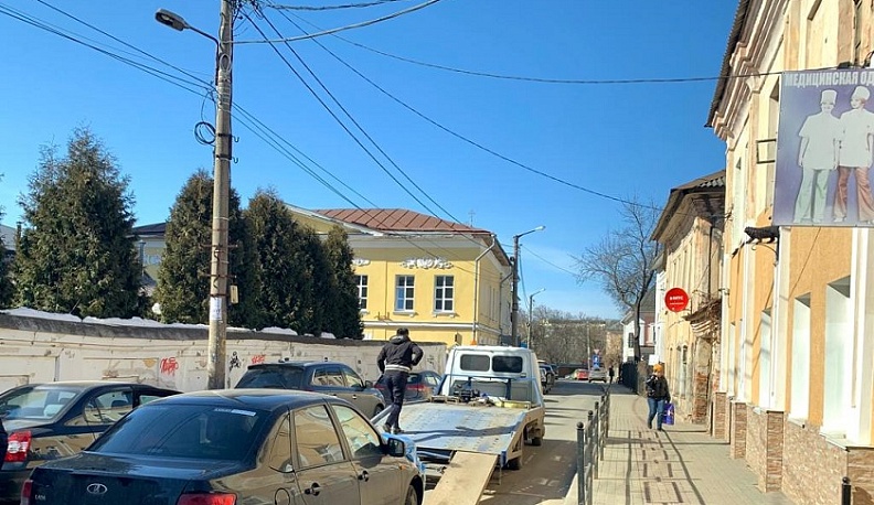 В Калуге эвакуируют 14 брошенных автомобилей
