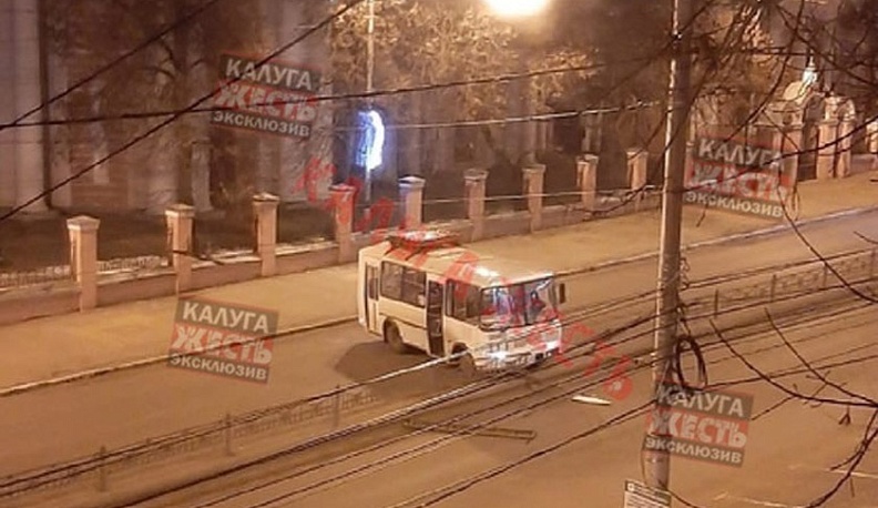 Субботний вечер в Калуге: аварии и разбитые ограждения